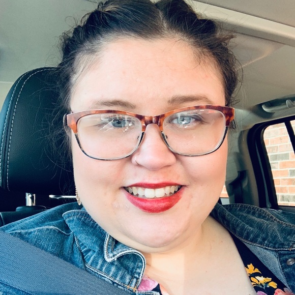 Meet your Posher, Gabriella - Picture 1 of 1